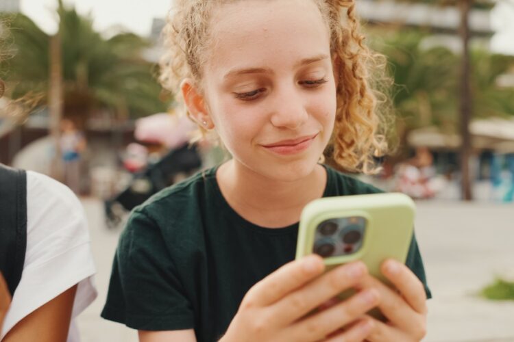 Eighty per cent of Australian children aged 8-12 used one or more social media services in 2024. Image: Andrii Nekrasov/stock.adobe.com