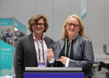 Innovation in Teaching Award winner (Melbourne), Ms Jacqui Bowman with Elevate Education CEO Mr John Varvarigos. Images: IE Group