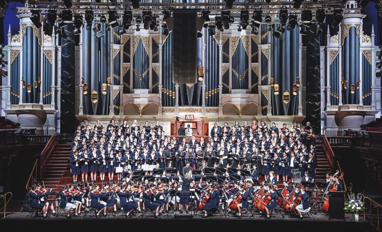 Meriden’s symphony orchestra and combined
student and staff choirs perform at Sydney Town Hall. Images: Meriden