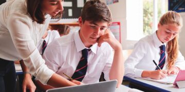 Teachers and school leaders possess the professional knowledge and practical experience essential for effective reform design. Image: Monkey Business Images/Shutterstock.com
