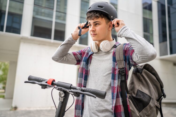 Delivered across two classroom lessons, the program focuses on practical skills including hazard recognition, and managing peer pressure. Image: Miljan Živković/ stock.adobe.com