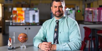 Mr Matthew Dodds teaches science, physics and biology at Glen Innes High School. Image: Department of Industry, Science and Resources.